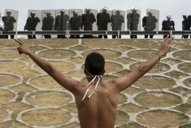 Σε ισόβια κάθειρξη καταδικάζει σιίτες ακτιβιστές το Μπαχρέιν